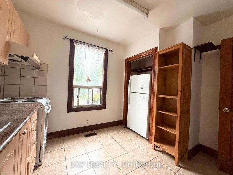 2nd FL - 759 Gerrard Street E