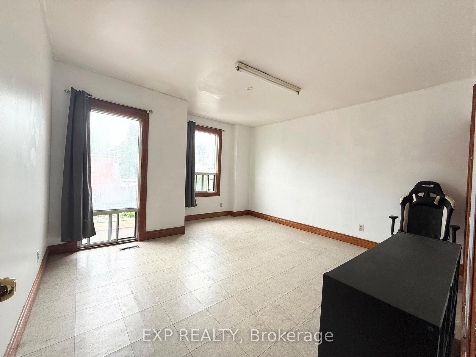 2nd FL - 759 Gerrard Street E, Toronto 5