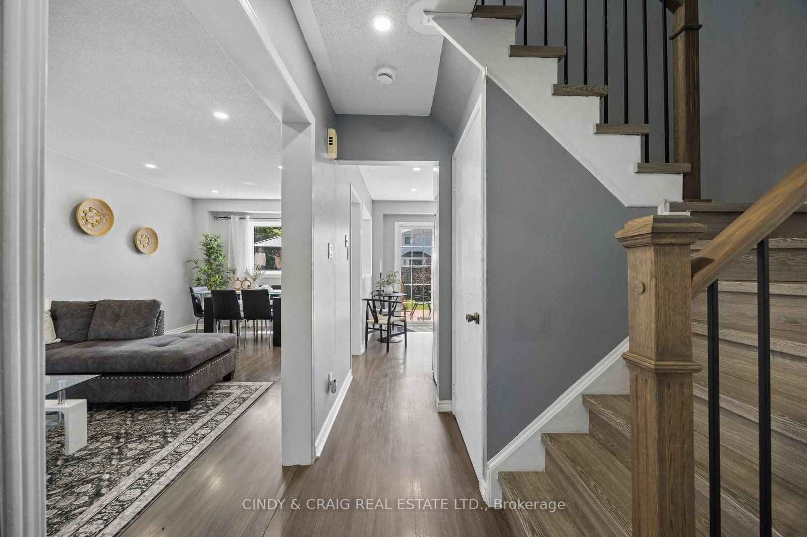 25 John Walter Crescent • Clarington, ON photo 2