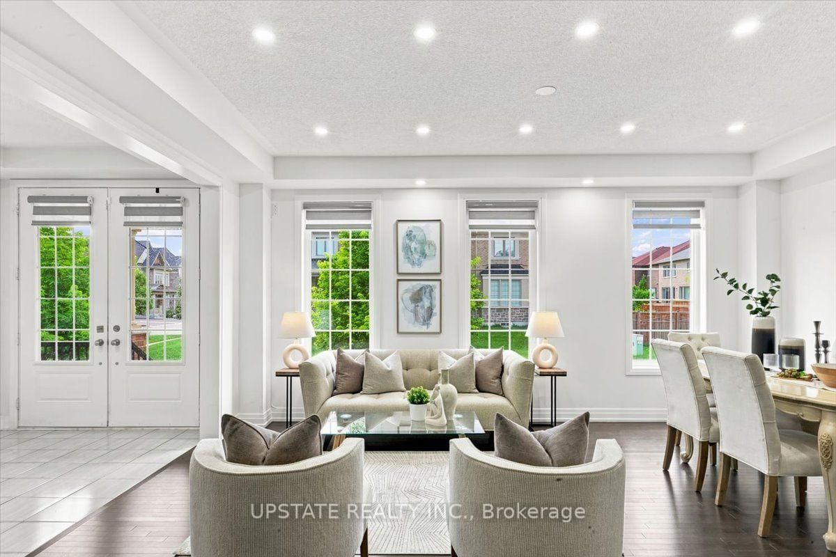 18 Blenheim Circle • Whitby, ON photo 10