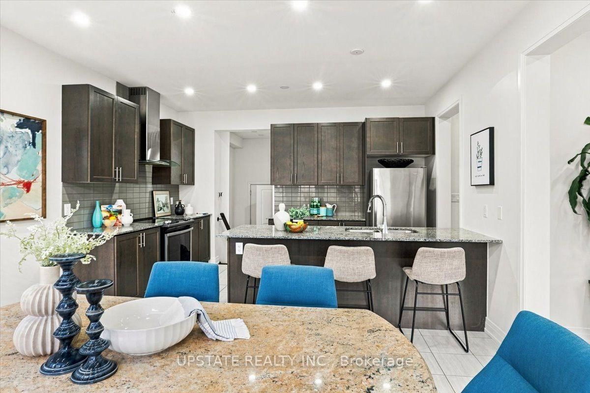 18 Blenheim Circle • Whitby, ON photo 14
