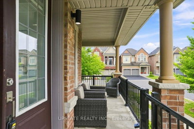 18 Blenheim Circle • Whitby, ON photo 3