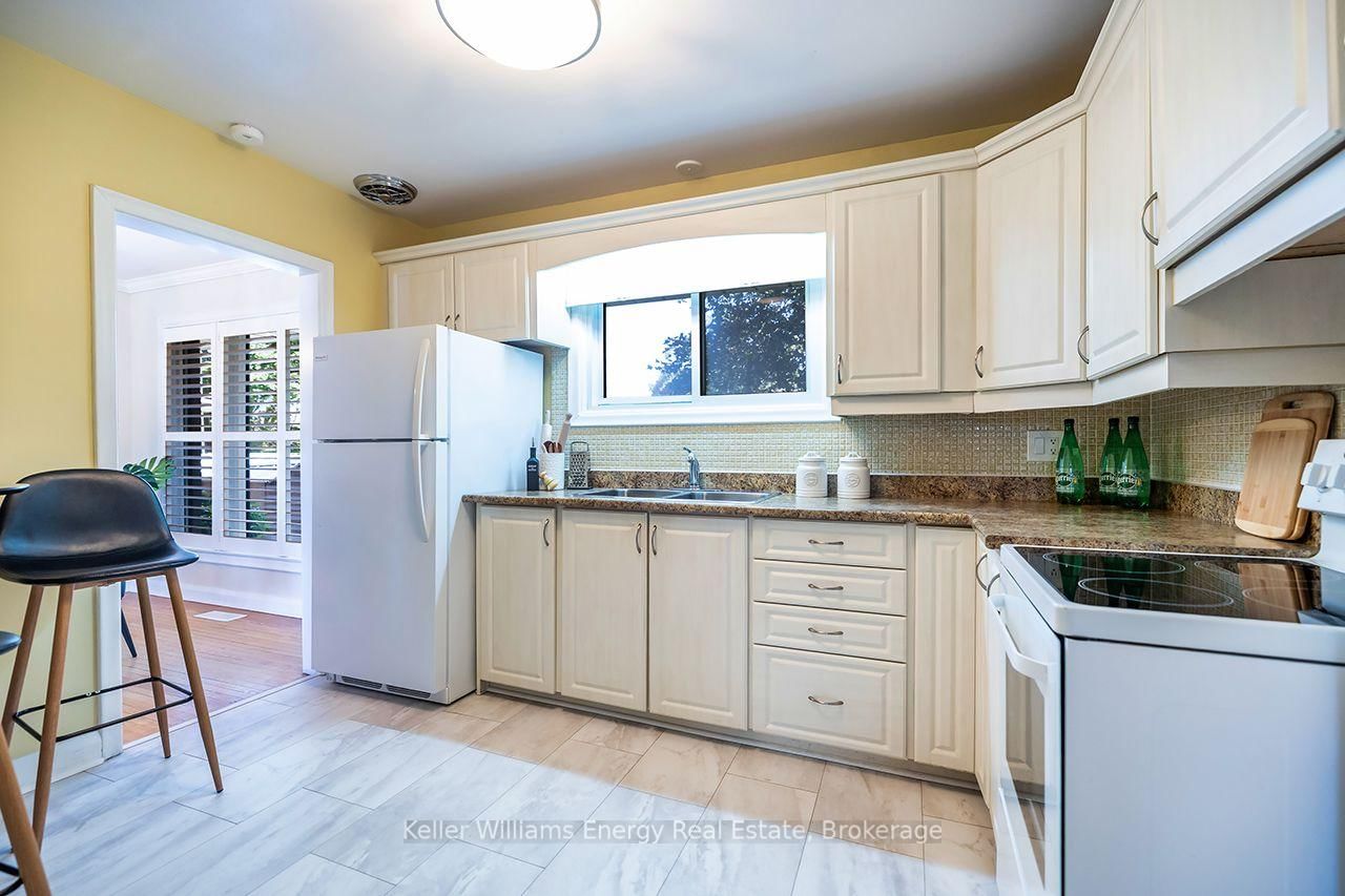 403 Rossmount Avenue • Oshawa, ON photo 8