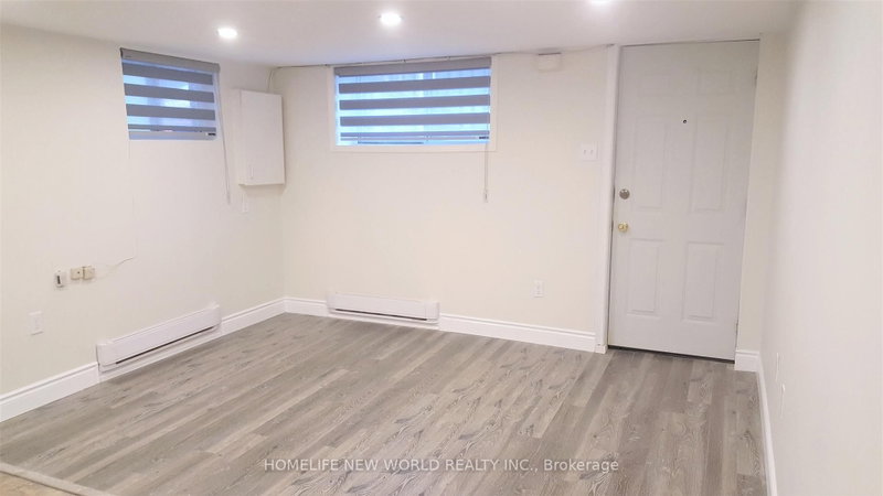 158 Coxwell Ave photo 4