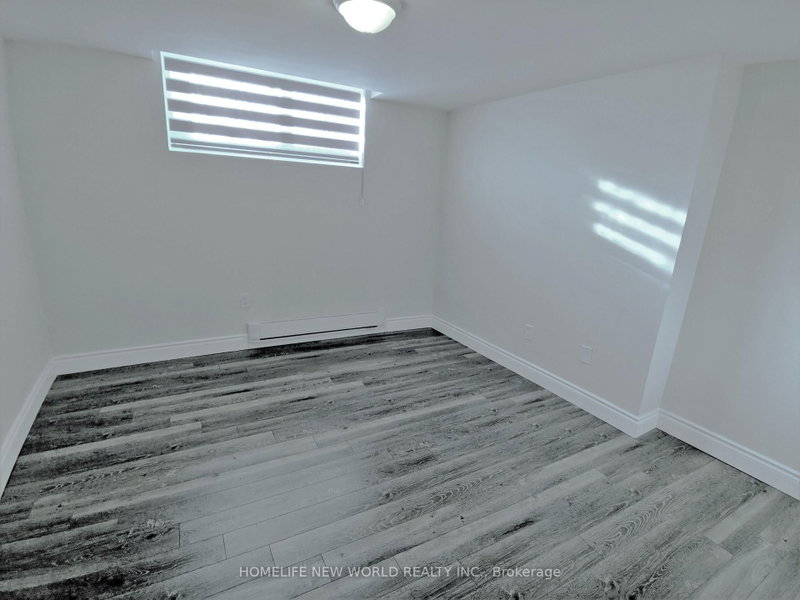 158 Coxwell Ave photo 5