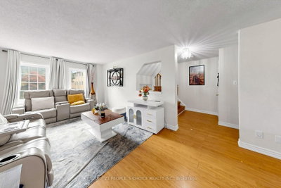 33 Aspen Park Way • #15 • Whitby, ON photo 4