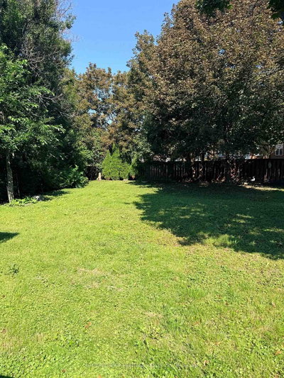 41 Harrison Court • Whitby, ON photo 2