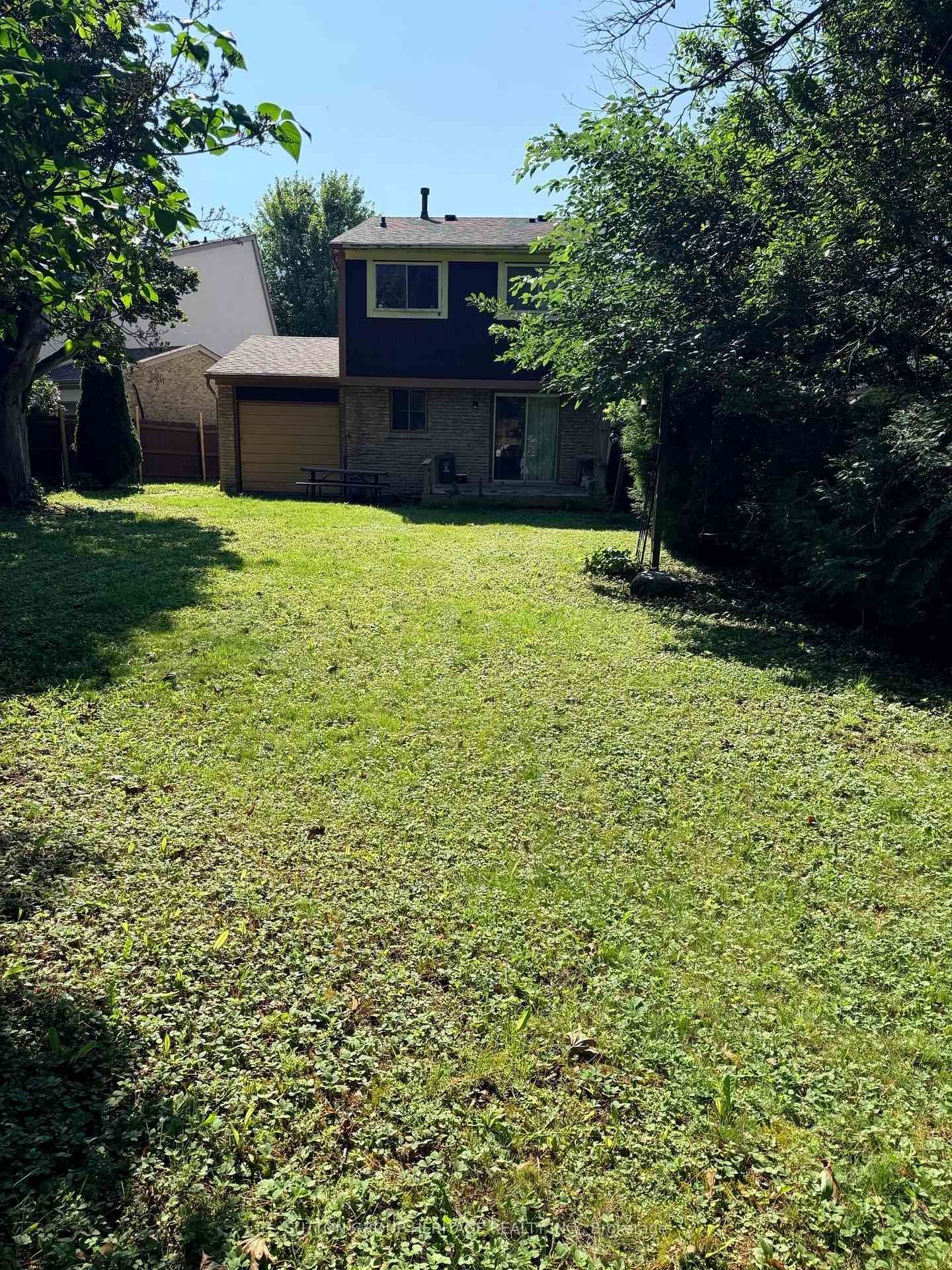41 Harrison Court • Whitby, ON photo 3