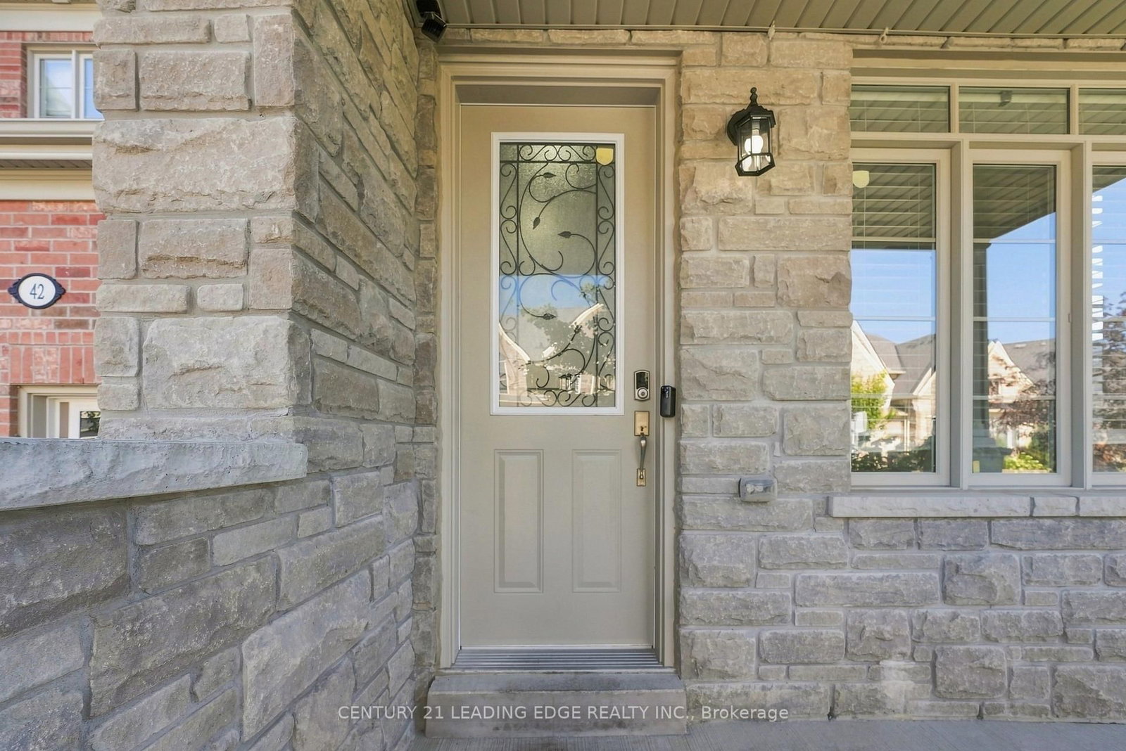 42 Workmens Circle • Ajax, ON photo 5