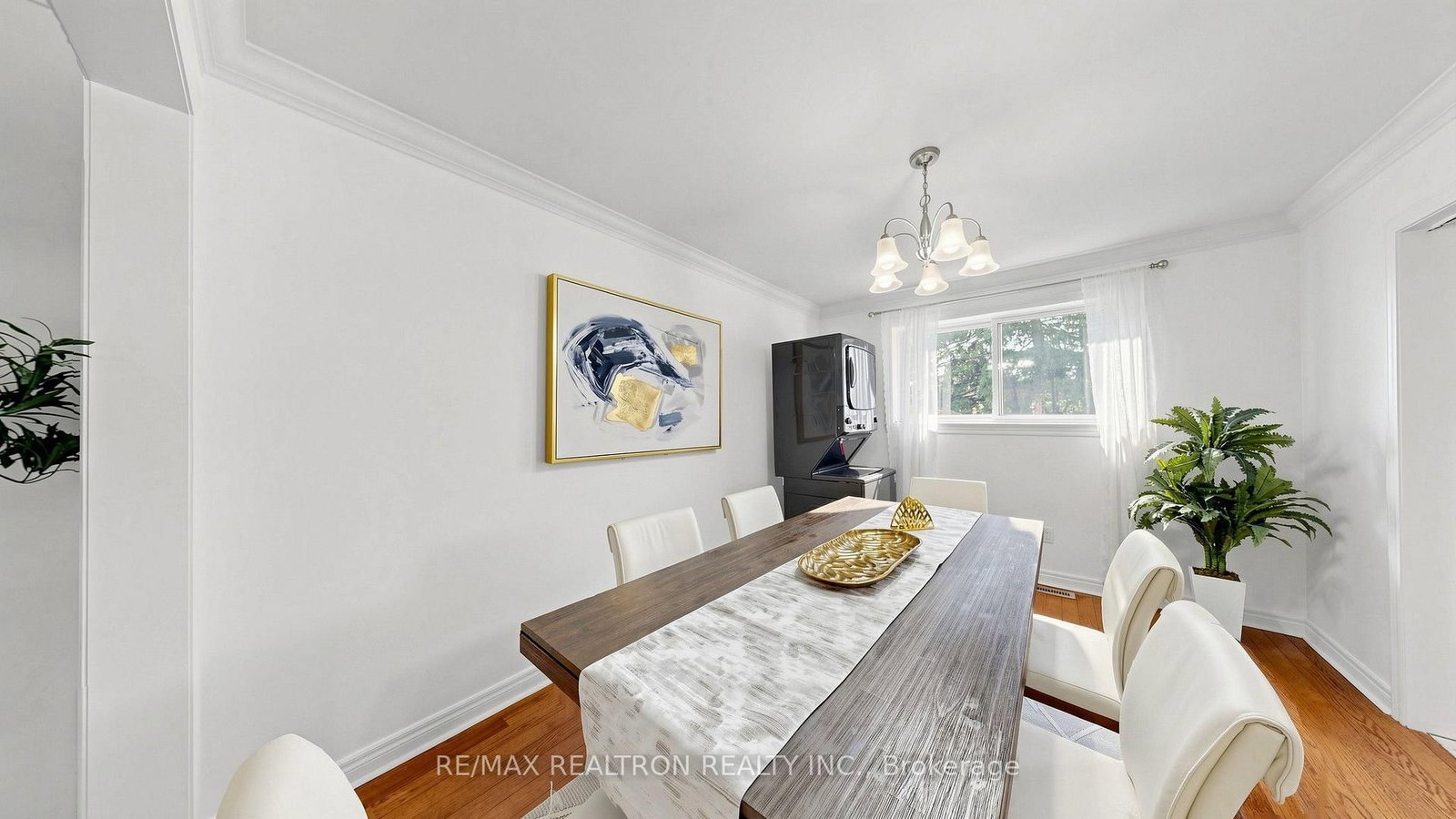 229 CHARTLAND Boulevard S • Toronto, ON photo 10