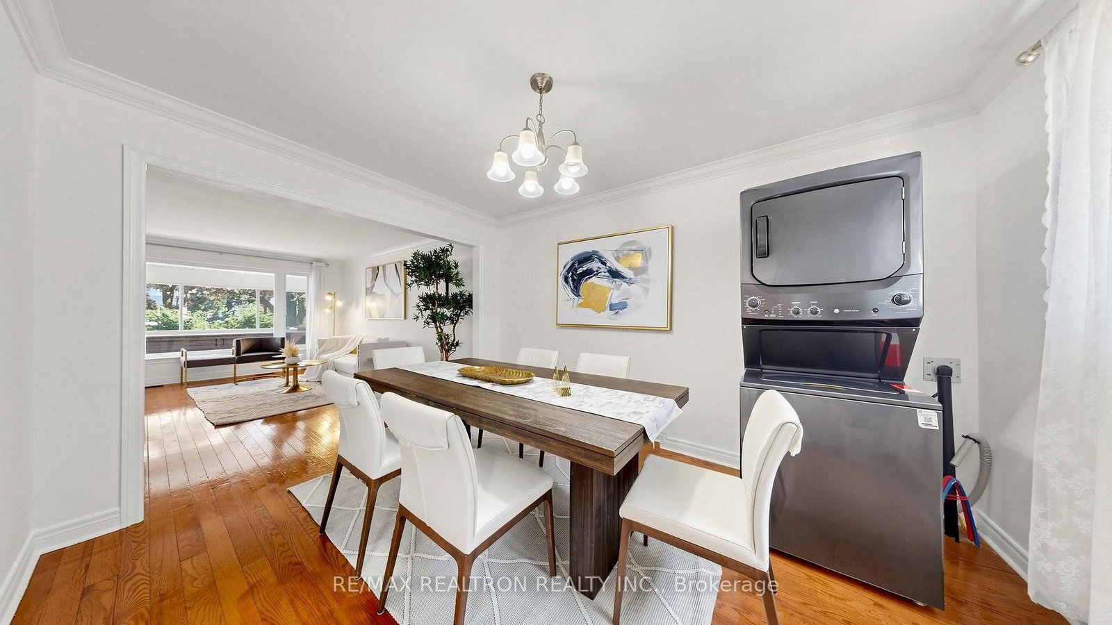 229 CHARTLAND Boulevard S • Toronto, ON photo 12
