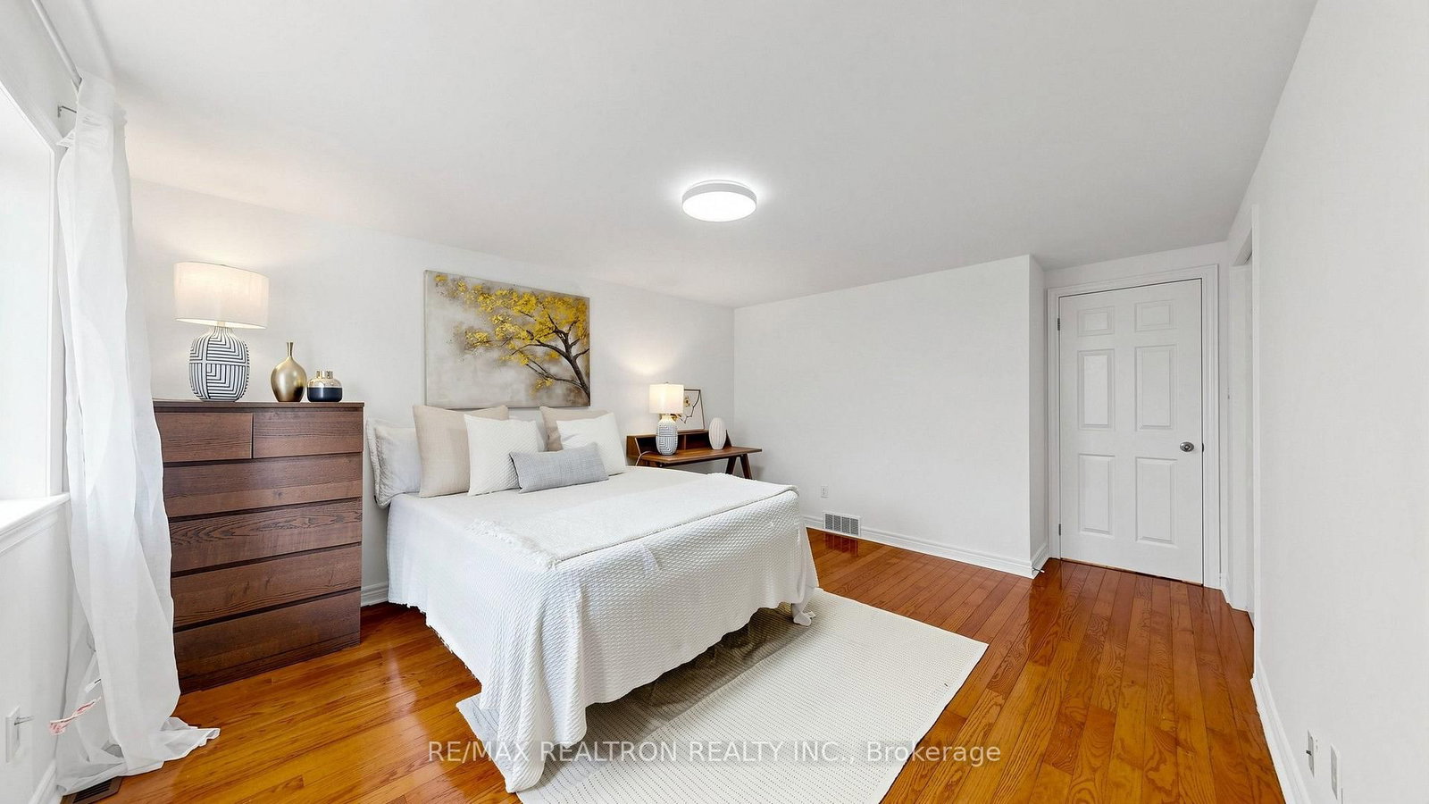 229 CHARTLAND Boulevard S • Toronto, ON photo 17