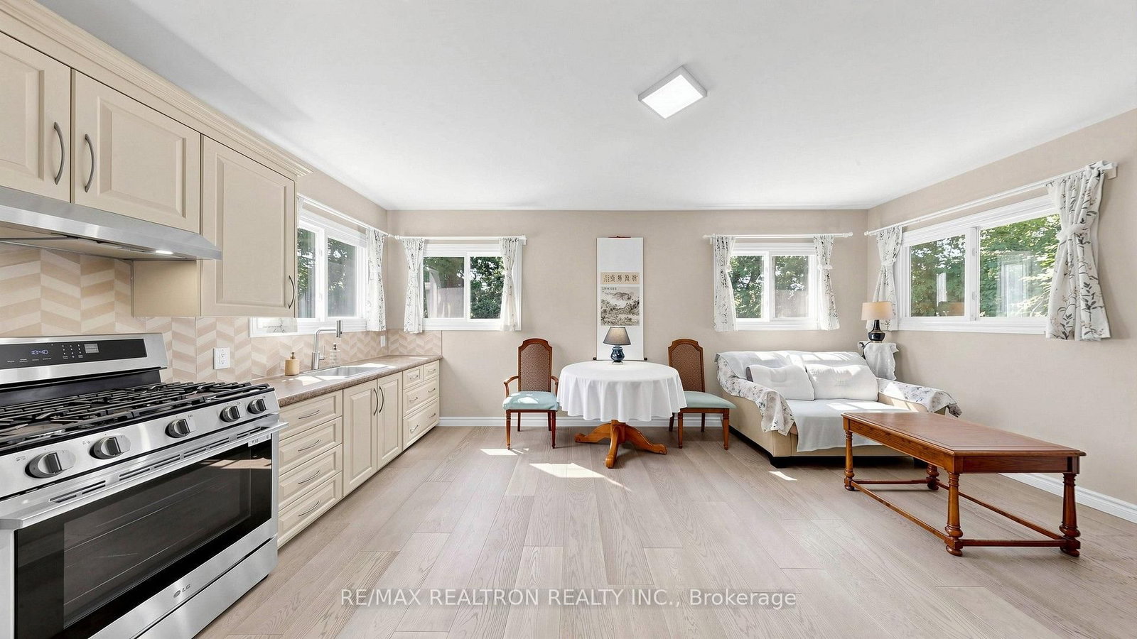 229 CHARTLAND Boulevard S • Toronto, ON photo 36