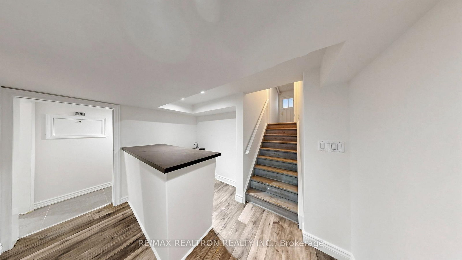 229 CHARTLAND Boulevard S • Toronto, ON photo 37