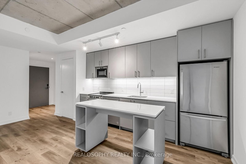 208 - 115 Larchmount Avenue