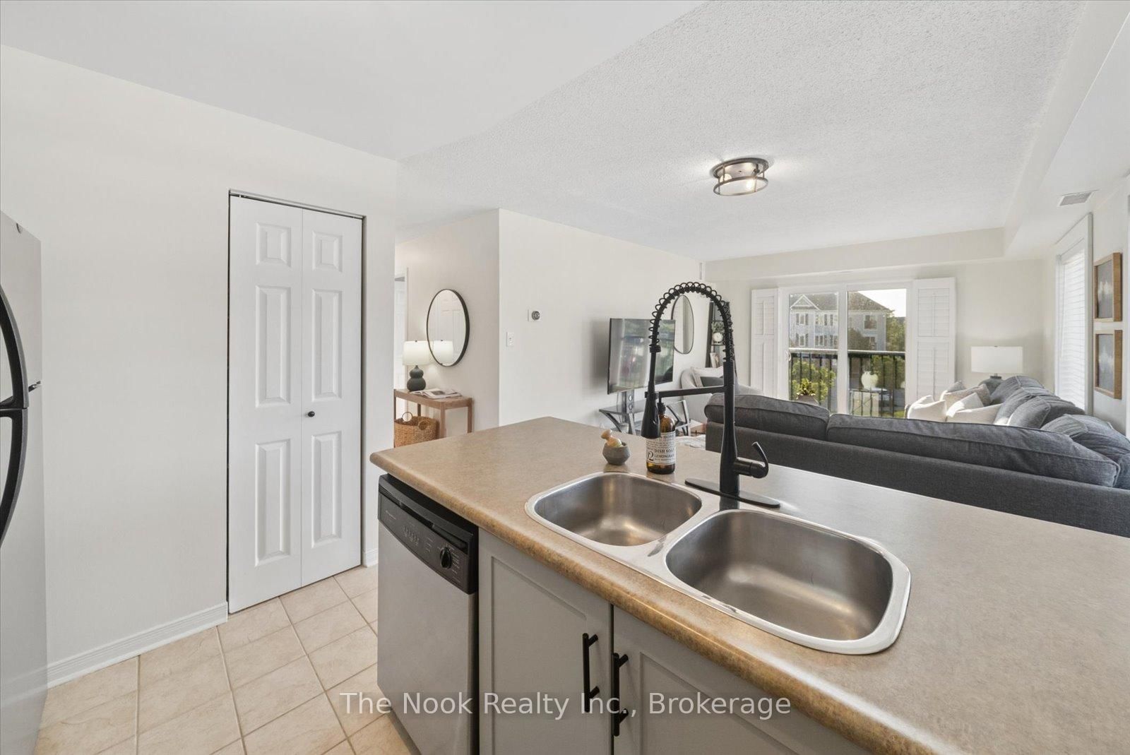 106 Aspen Springs Drive • #301 • Clarington, ON photo 8