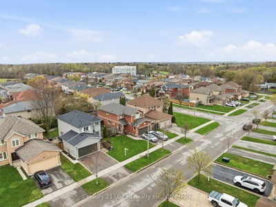 116 Avondale Drive • Clarington, ON photo 3
