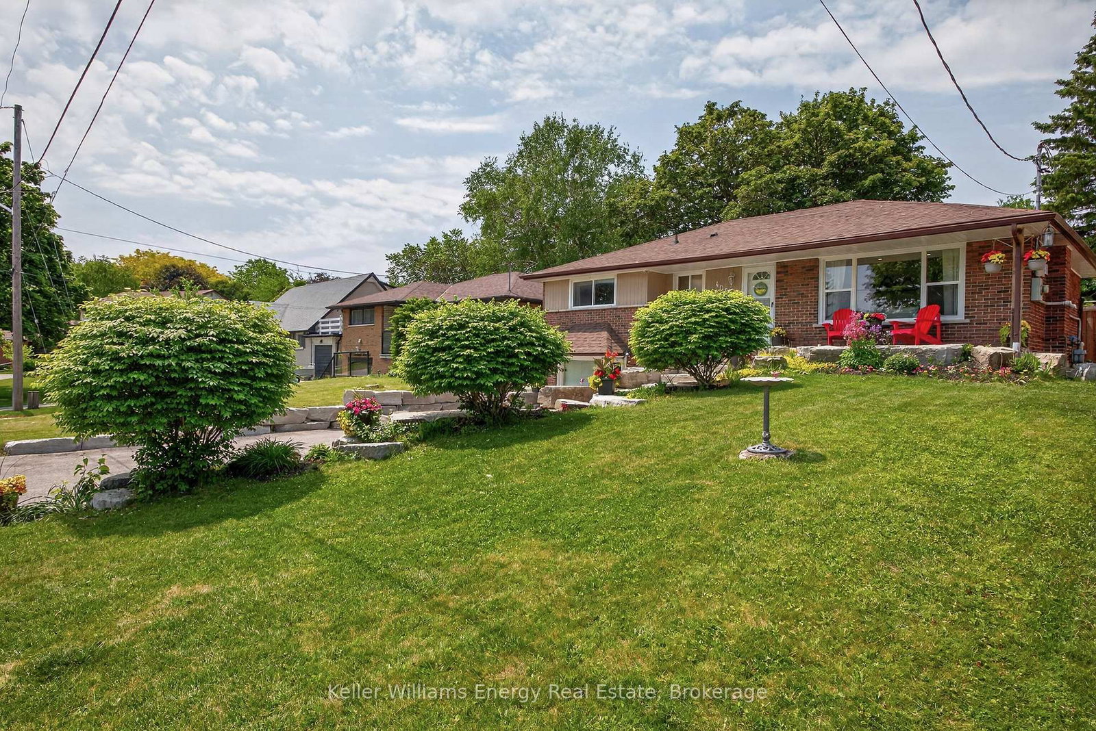 405 Bernhard Crescent • Oshawa, ON photo 3