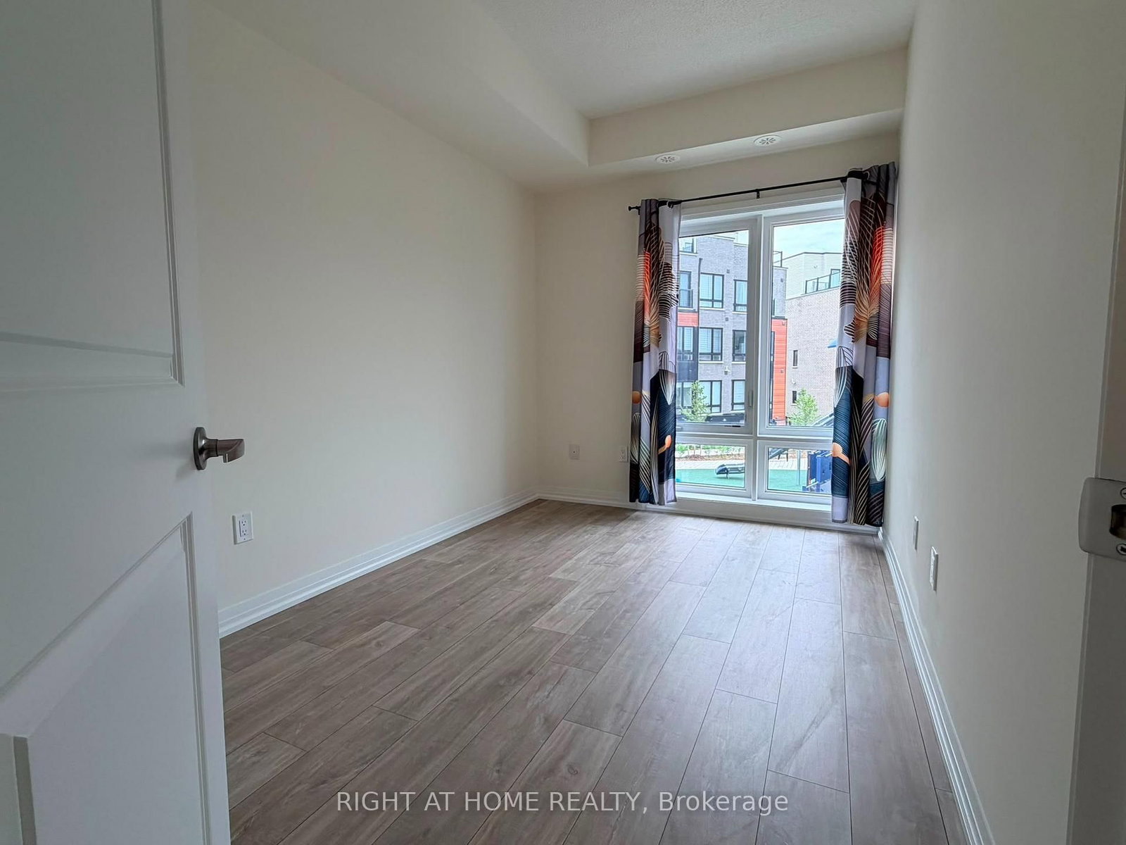 10 Liben Way • #14 • Toronto, ON photo 11