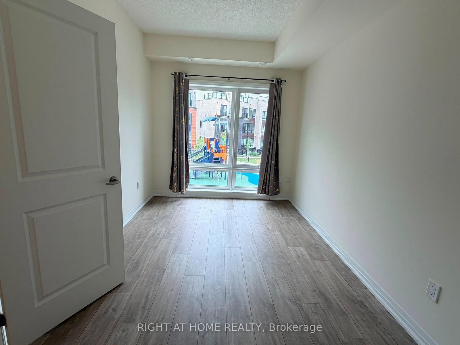10 Liben Way • #14 • Toronto, ON photo 12
