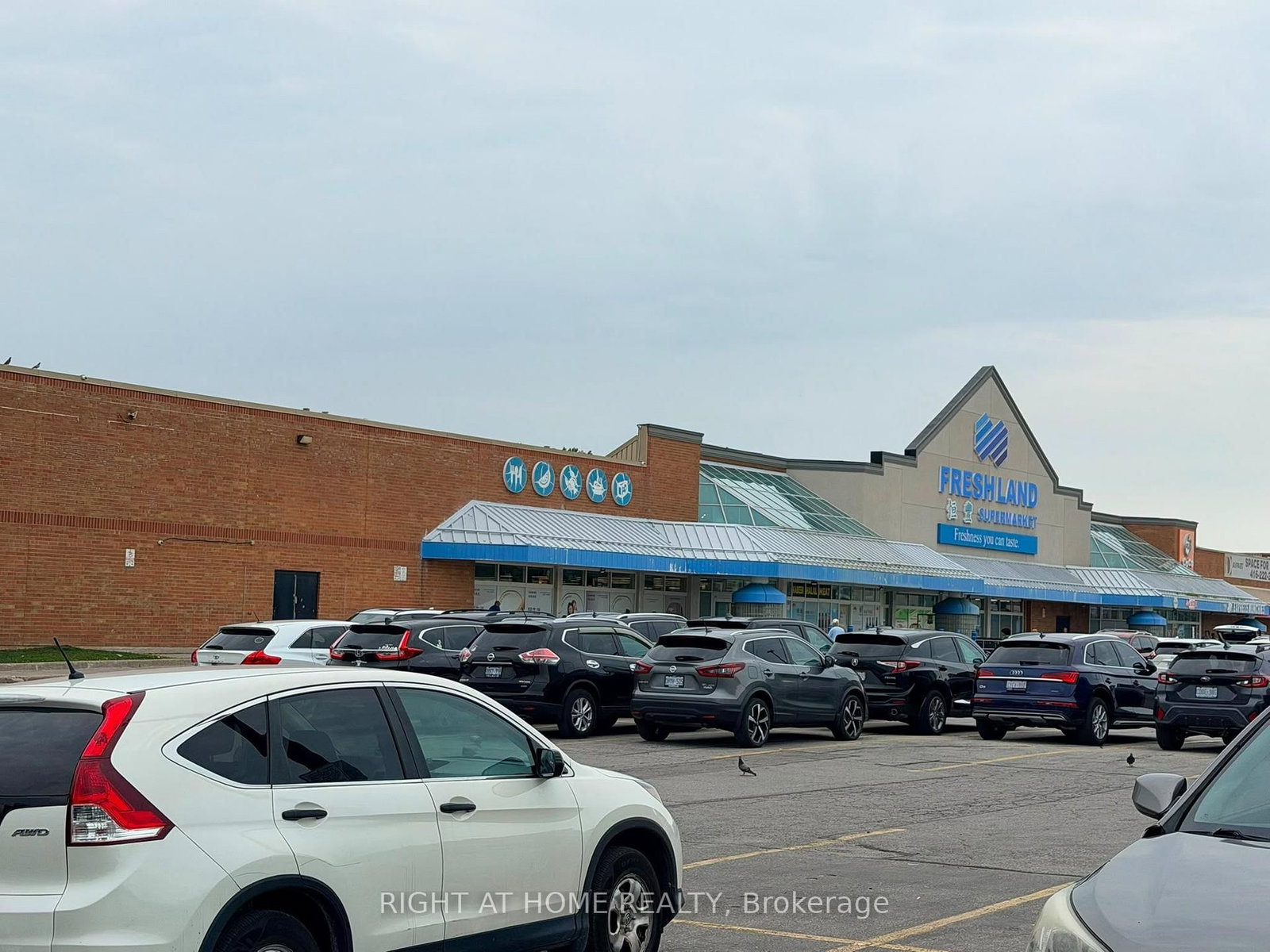 10 Liben Way • #14 • Toronto, ON photo 18