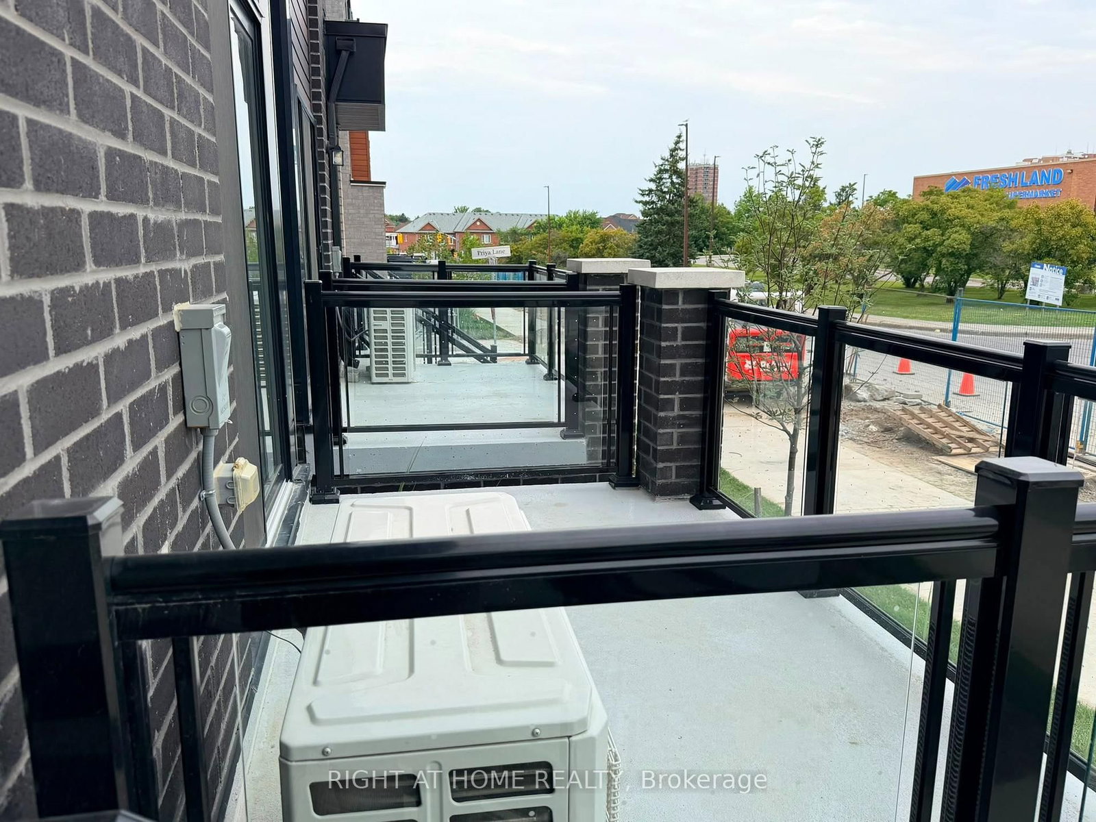 10 Liben Way • #14 • Toronto, ON photo 4