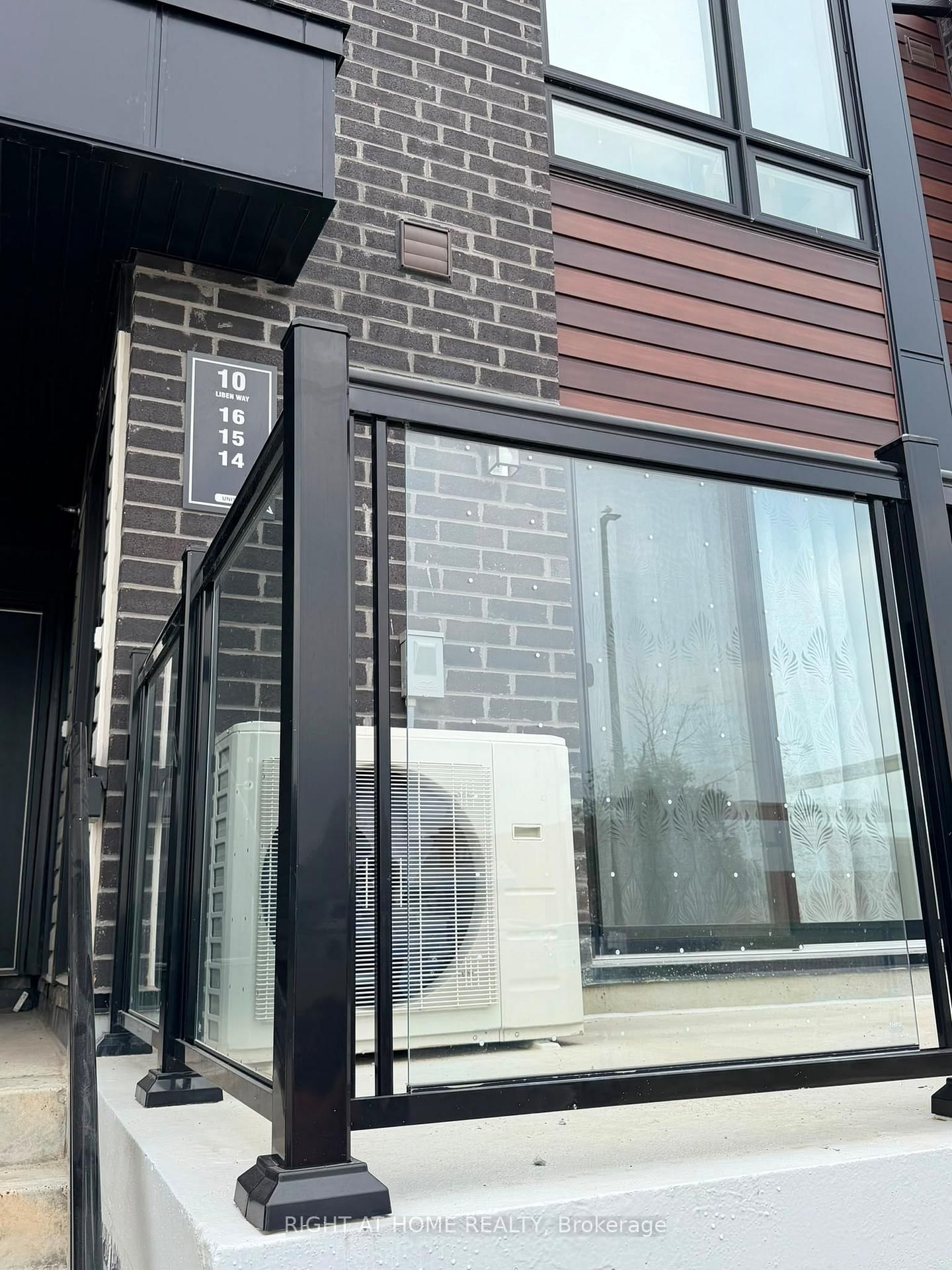 10 Liben Way • #14 • Toronto, ON photo 5