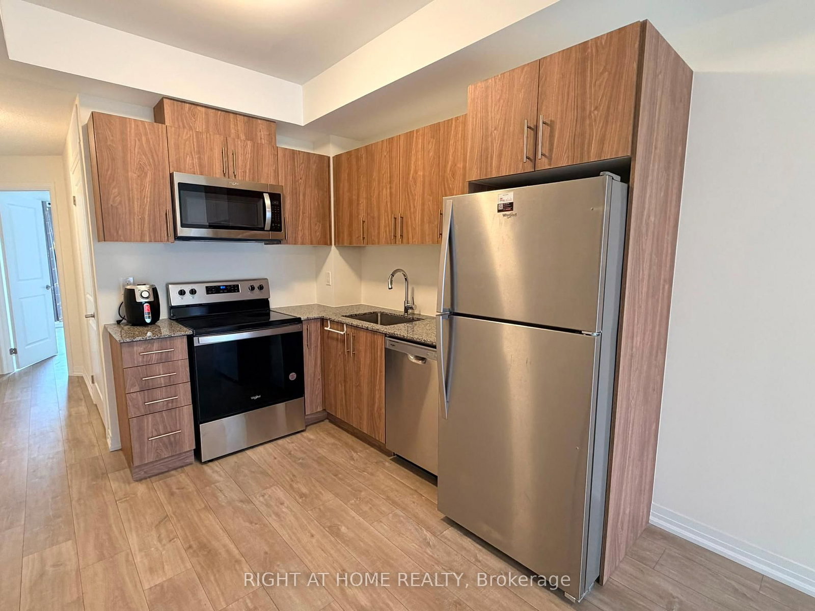 10 Liben Way • #14 • Toronto, ON photo 9