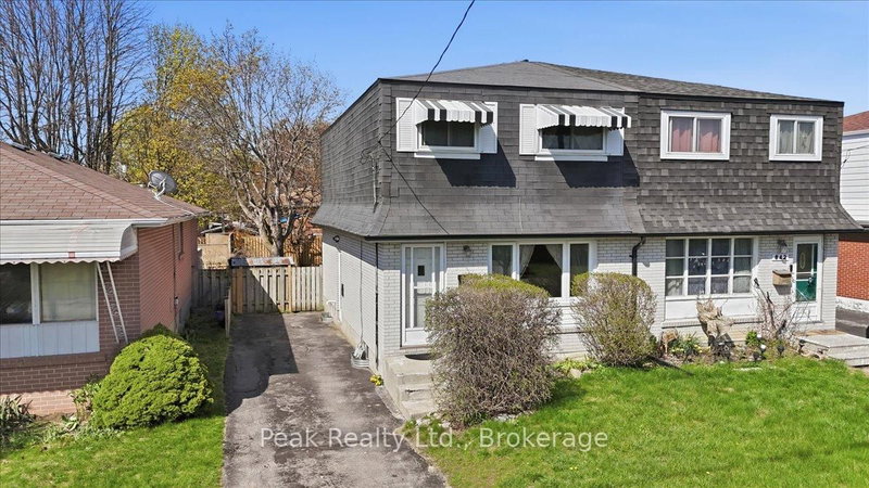 644 Perry Crescent