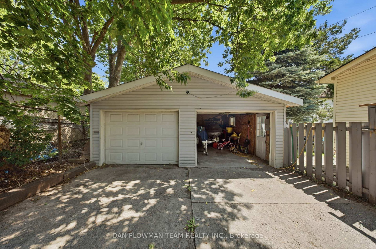 387 Albert Street • Oshawa, ON photo 2