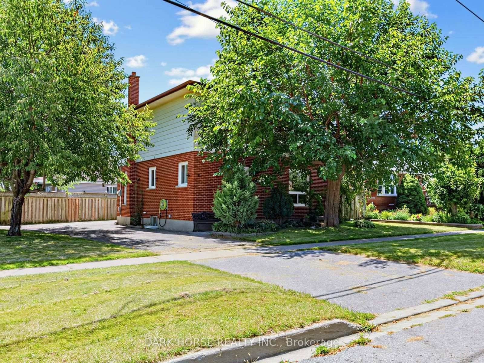 347 Annapolis Avenue • Oshawa, ON photo 1