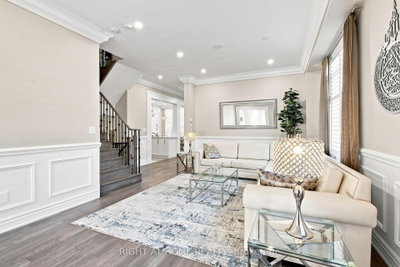 2349 Dress Circle Crescent • Oshawa, ON photo 8