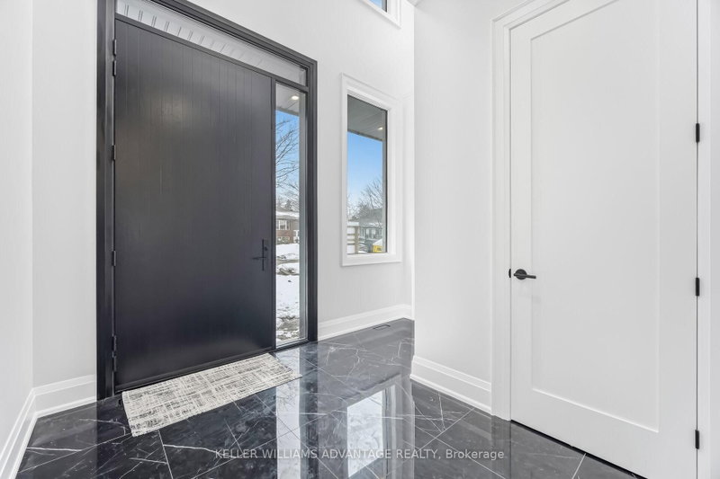 711 Hillview Crescent