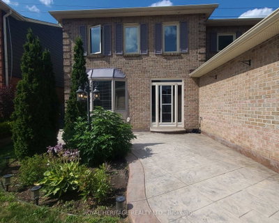 1221 Fieldstone Circle • Pickering, ON photo 3