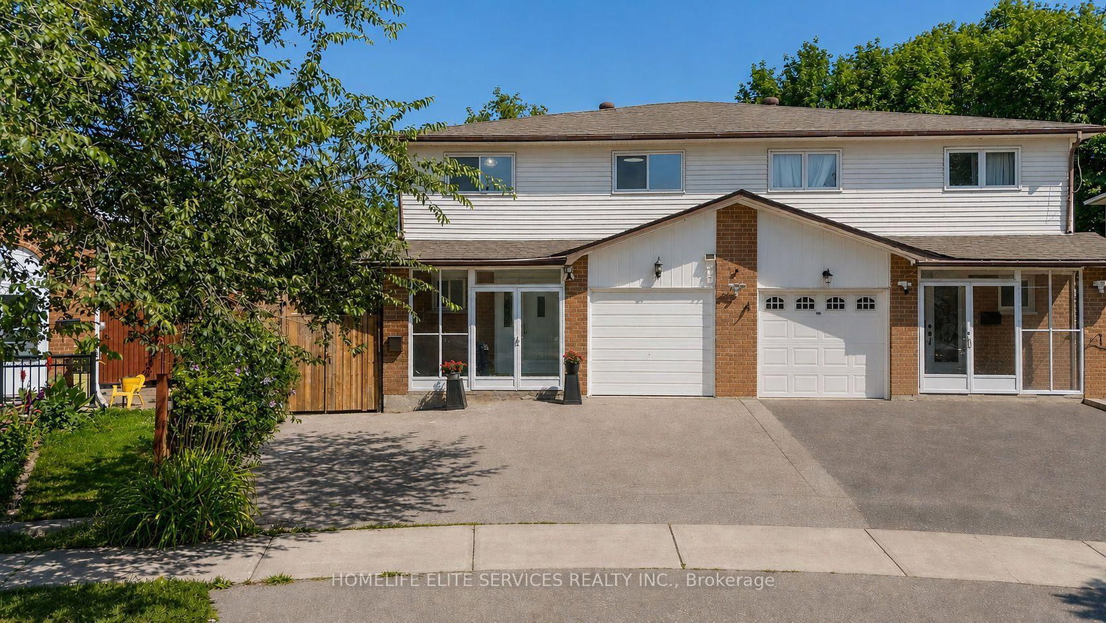 44 Greenhedges Court • Toronto, ON photo 2