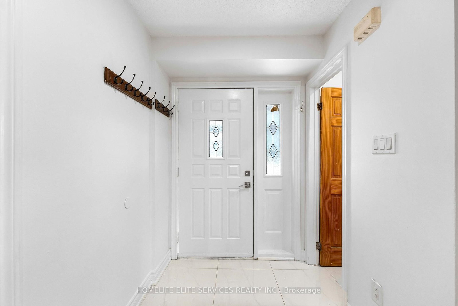 44 Greenhedges Court • Toronto, ON photo 8
