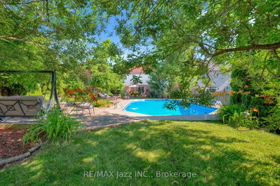 1098 Keswick Court • Oshawa, ON photo 2