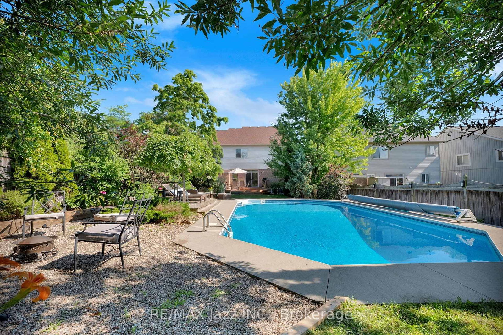 1098 Keswick Court • Oshawa, ON photo 3