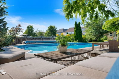 1098 Keswick Court • Oshawa, ON photo 4