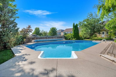 1098 Keswick Court • Oshawa, ON photo 5