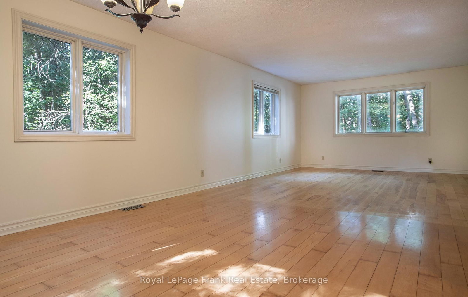 14125 Regional Rd 57 • Scugog, ON photo 8