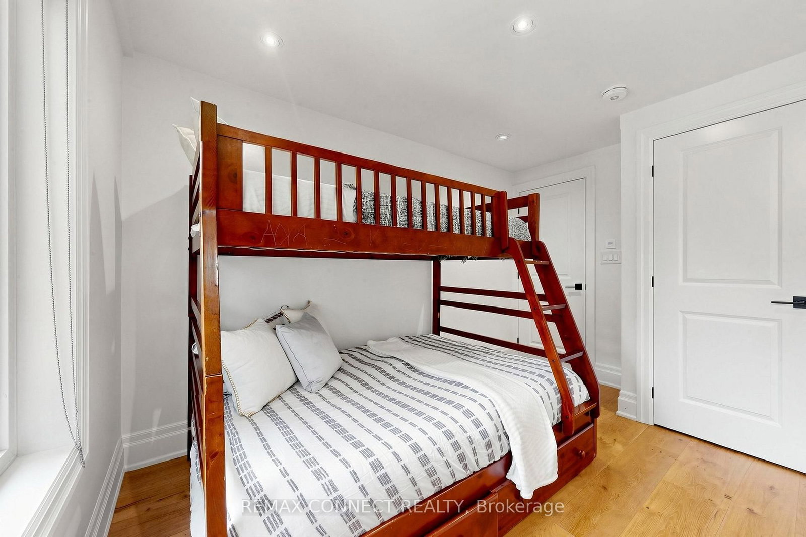 10 Catalina Drive • Toronto, ON photo 22