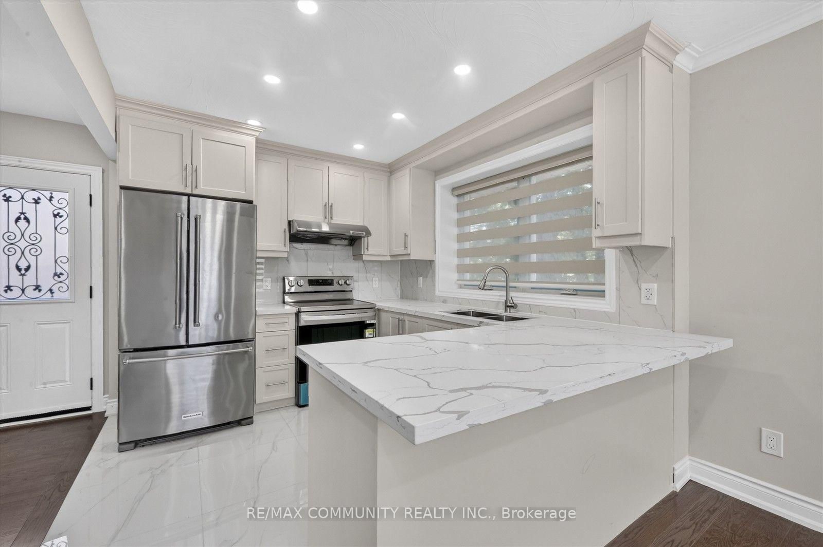 53 Milford Haven Drive N • Toronto, ON photo 10