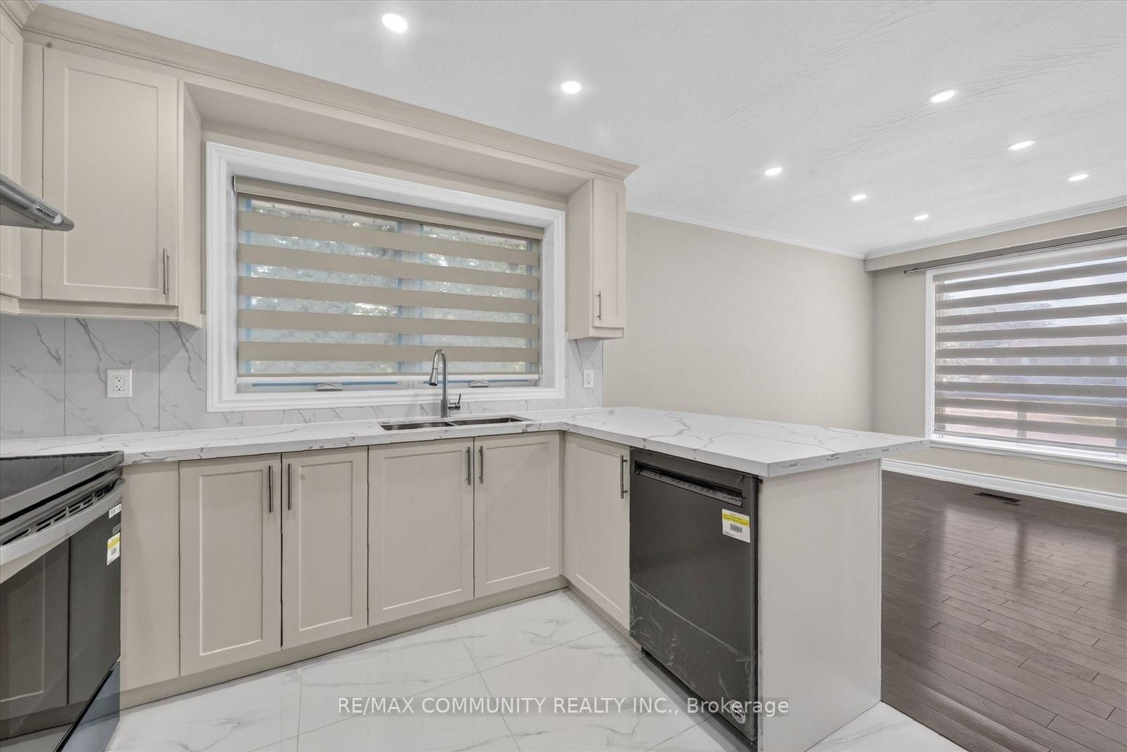 53 Milford Haven Drive N • Toronto, ON photo 12