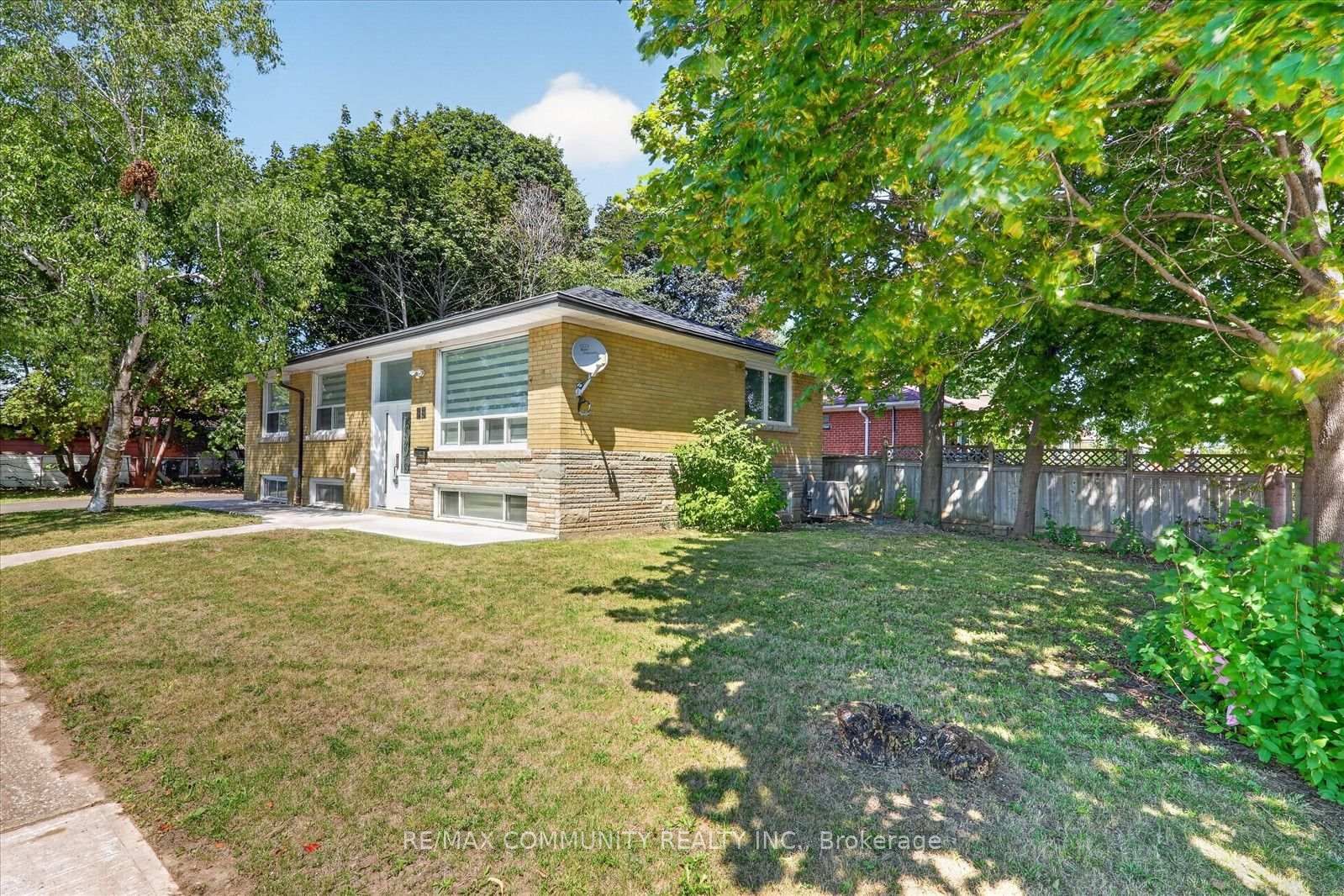 53 Milford Haven Drive N • Toronto, ON photo 3