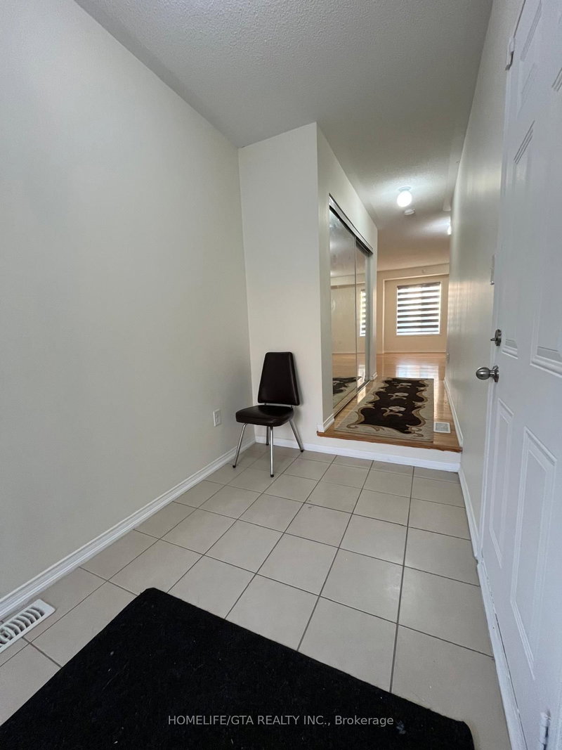 403 Rossland Road E