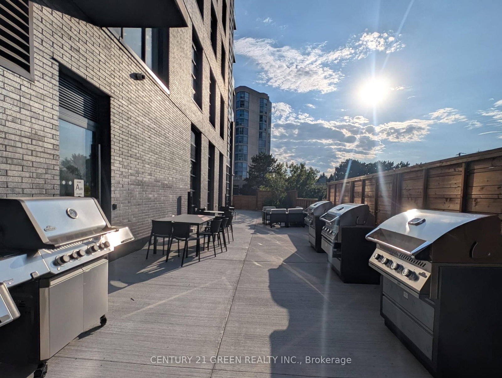 323C-1612 Charles St, Whitby, view 5
