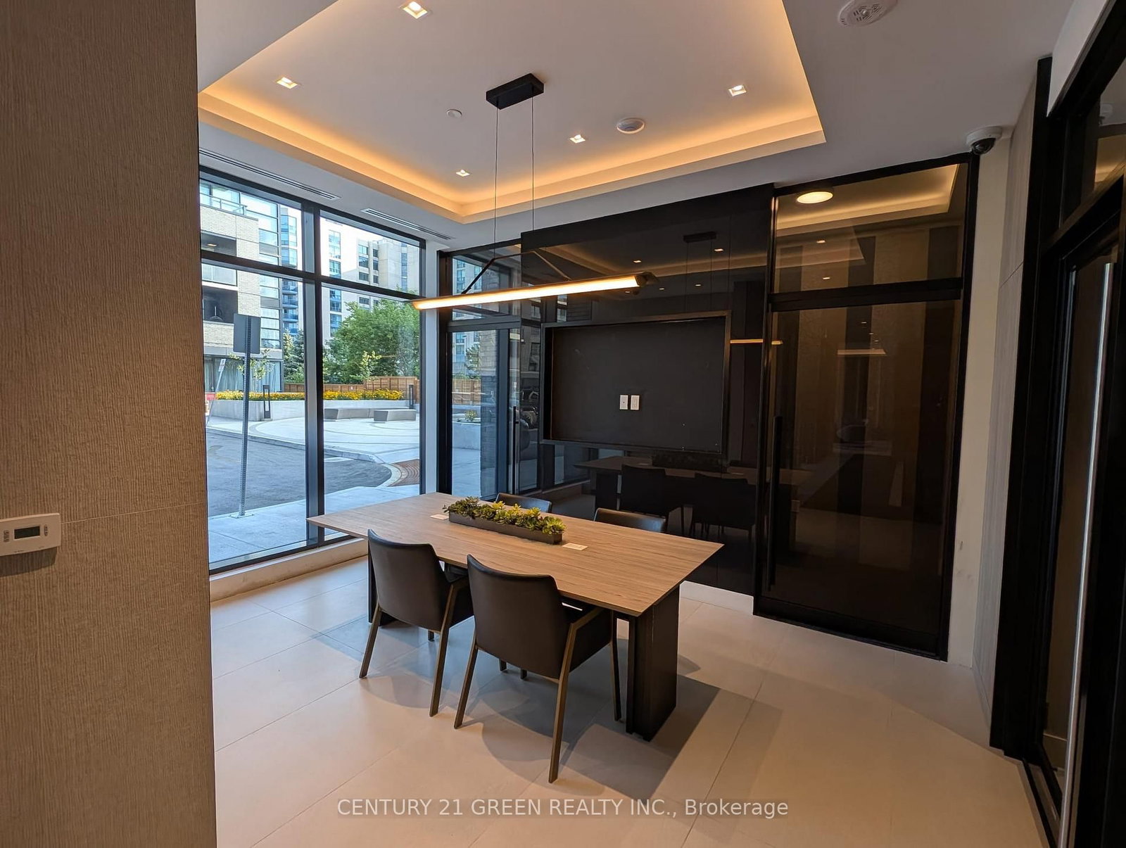 323C-1612 Charles St, Whitby, view 8