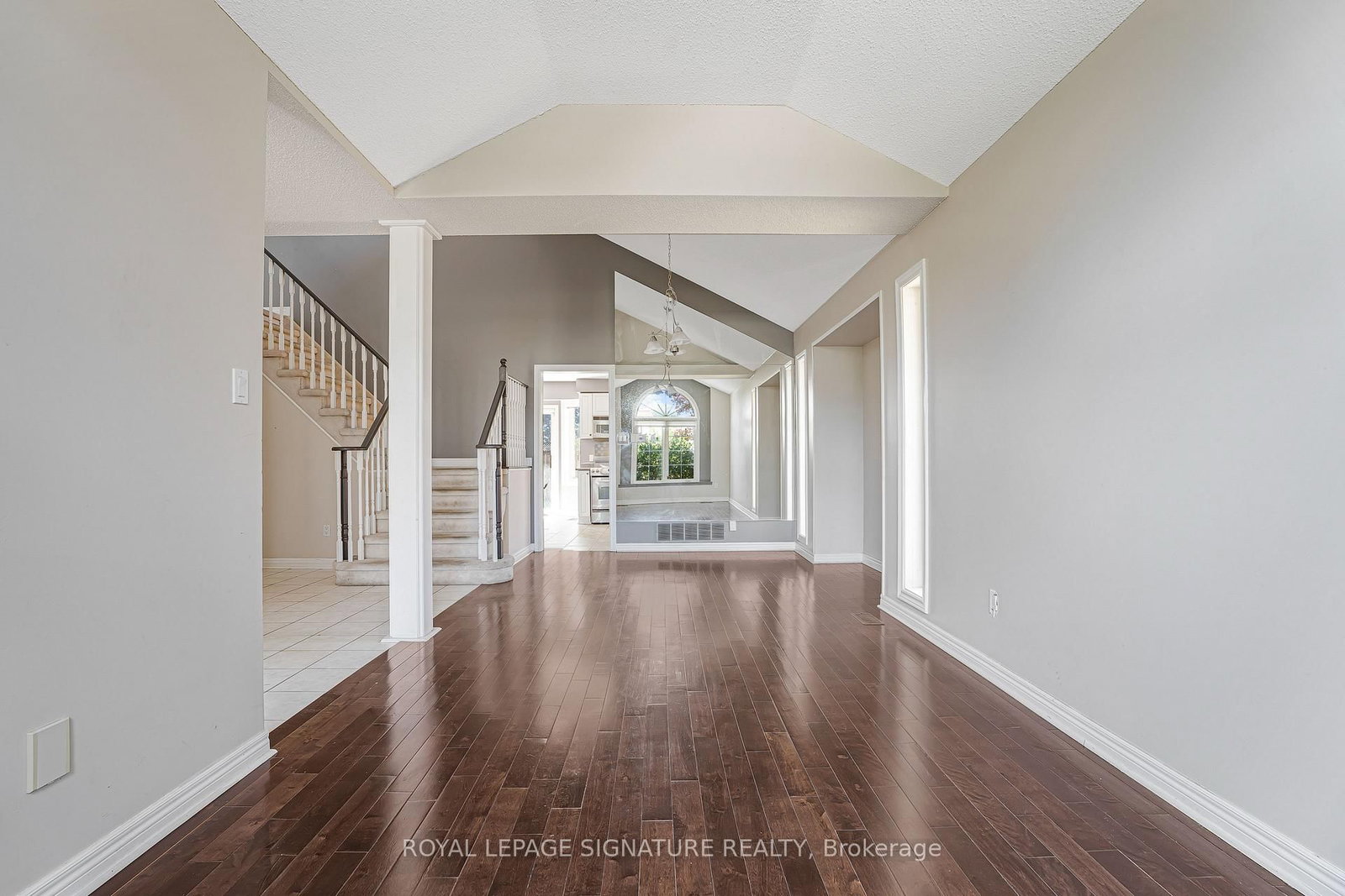94 Niagara Drive • Oshawa, ON photo 4