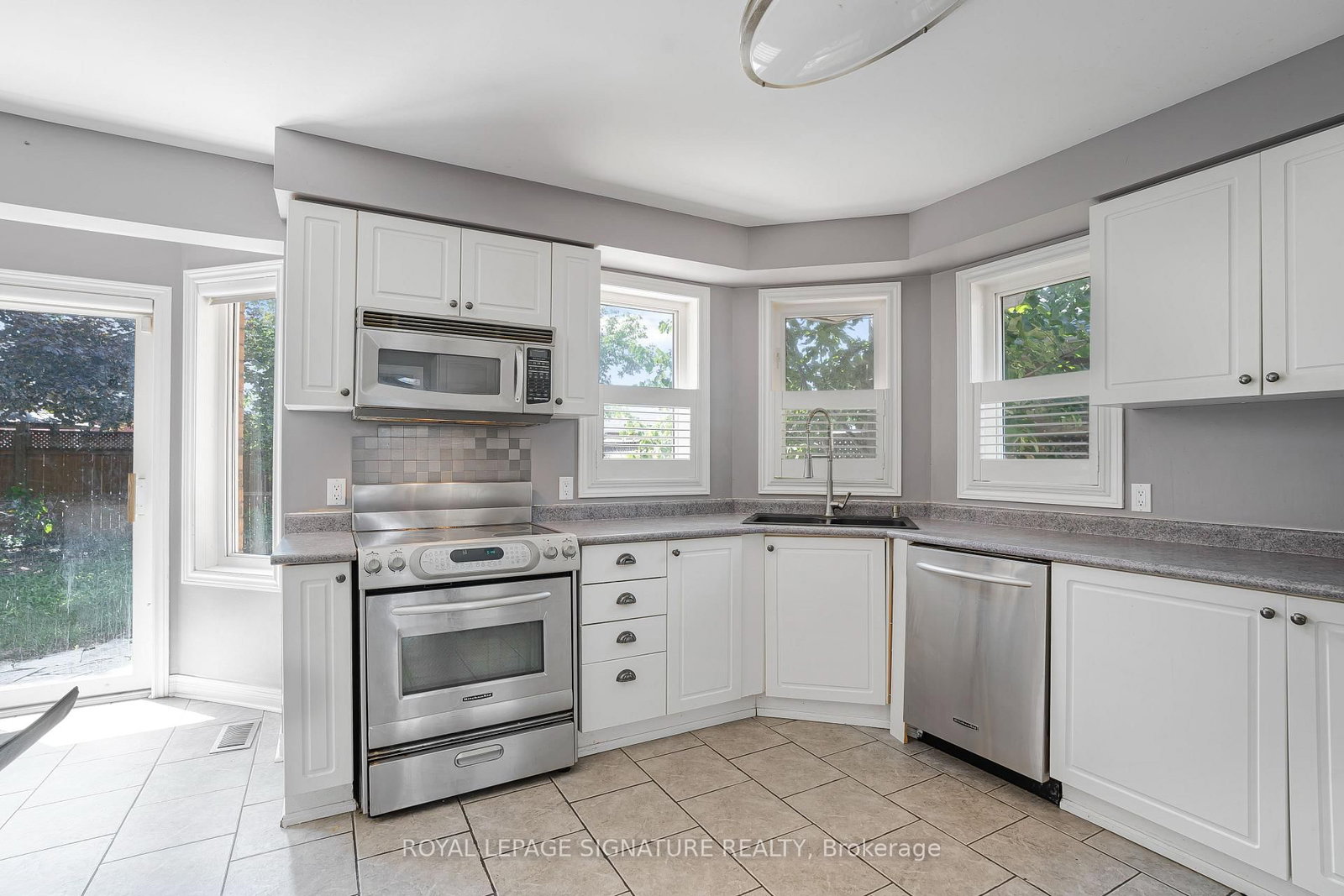 94 Niagara Drive • Oshawa, ON photo 6